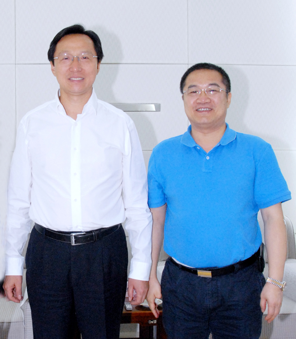 1569823663698285.jpg 12.農(nóng)業(yè)部部長(zhǎng)韓長(zhǎng)賦與正邦集團(tuán)總裁林印孫親切合影.jpg